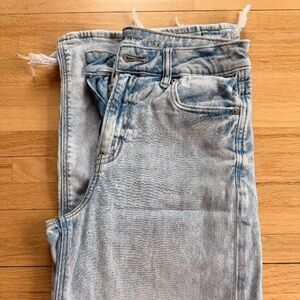 American Eagle Women’s Light Wash Super High-Rise Baggy Wide Leg Jean 0 X-SHORT